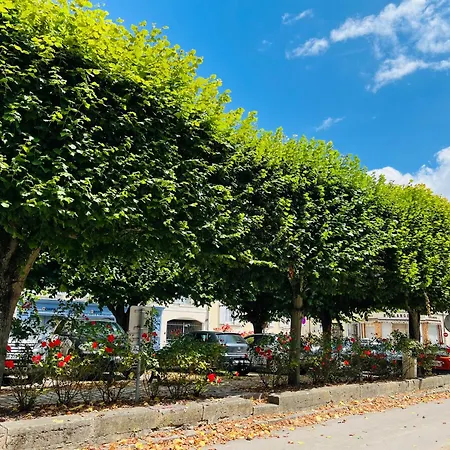 Nouveau ! Place Gambetta Superbe 2 Pieces Avec Cour Ensoleillee Apartment Crepy-en-Valois