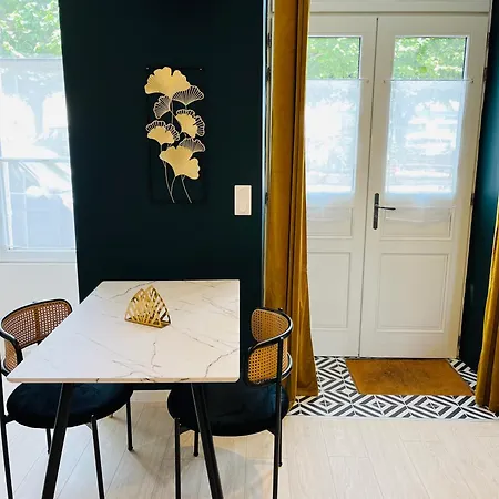 Nouveau ! Place Gambetta Superbe 2 Pieces Avec Cour Ensoleillee *