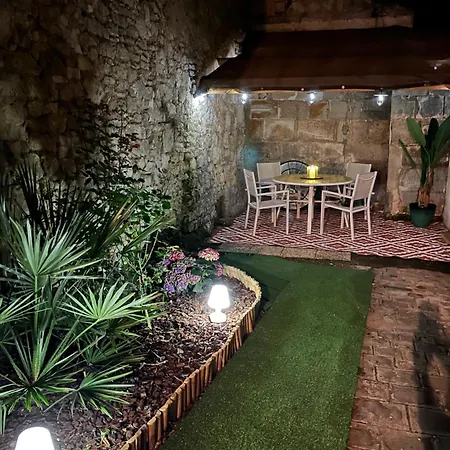 Nouveau ! Place Gambetta Superbe 2 Pieces Avec Cour Ensoleillee *