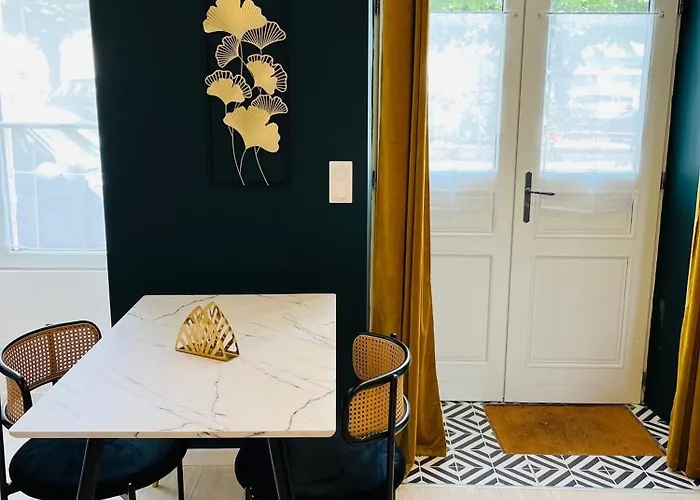 Nouveau ! Place Gambetta Superbe 2 Pièces Avec Cour Ensoleillée *