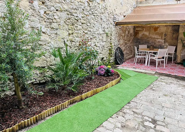 Nouveau ! Place Gambetta Superbe 2 Pièces Avec Cour Ensoleillée Crépy-en-Valois