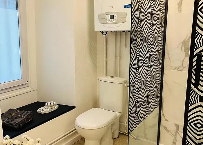 Nouveau ! Place Gambetta Superbe 2 Pièces Avec Cour Ensoleillée *