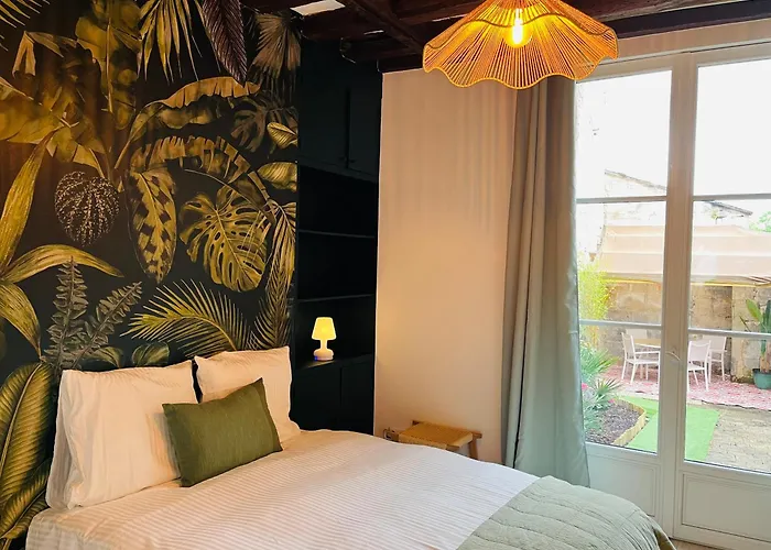 Appartement Nouveau ! Place Gambetta Superbe 2 Pièces Avec Cour Ensoleillée *