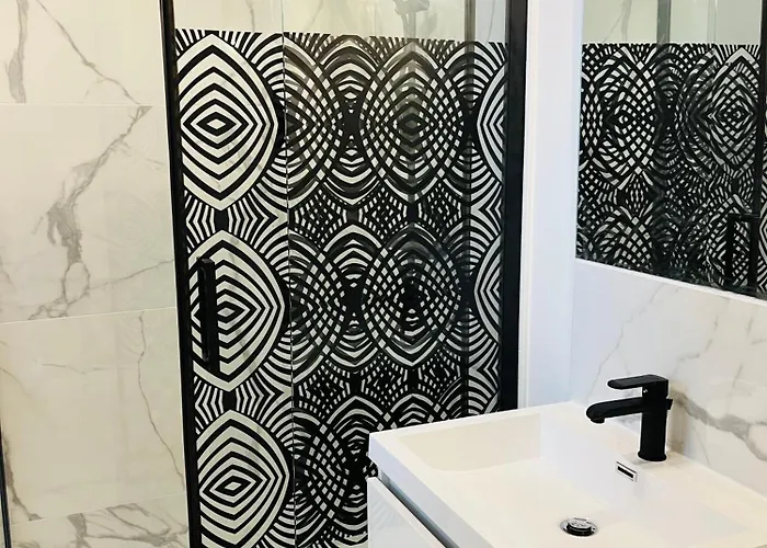 Appartement Nouveau ! Place Gambetta Superbe 2 Pièces Avec Cour Ensoleillée *