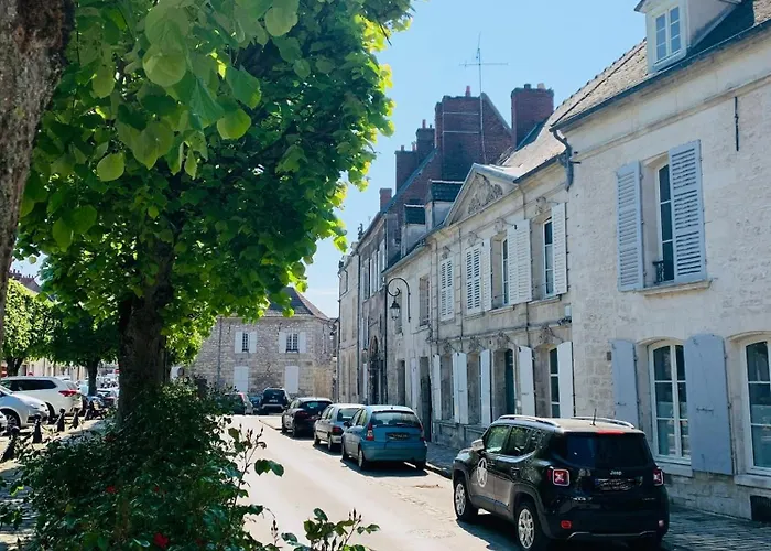 Appartement Nouveau ! Place Gambetta Superbe 2 Pièces Avec Cour Ensoleillée Crépy-en-Valois